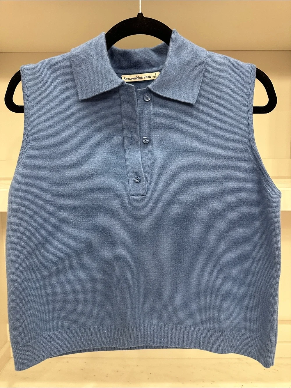 Abercrombie & Fitch small Sleeveless Knit Polo in Light Periwinkle. New - Picture 1 of 4